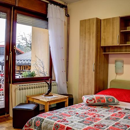 Rooms Marijana Obrovac Slunj Habitación foto