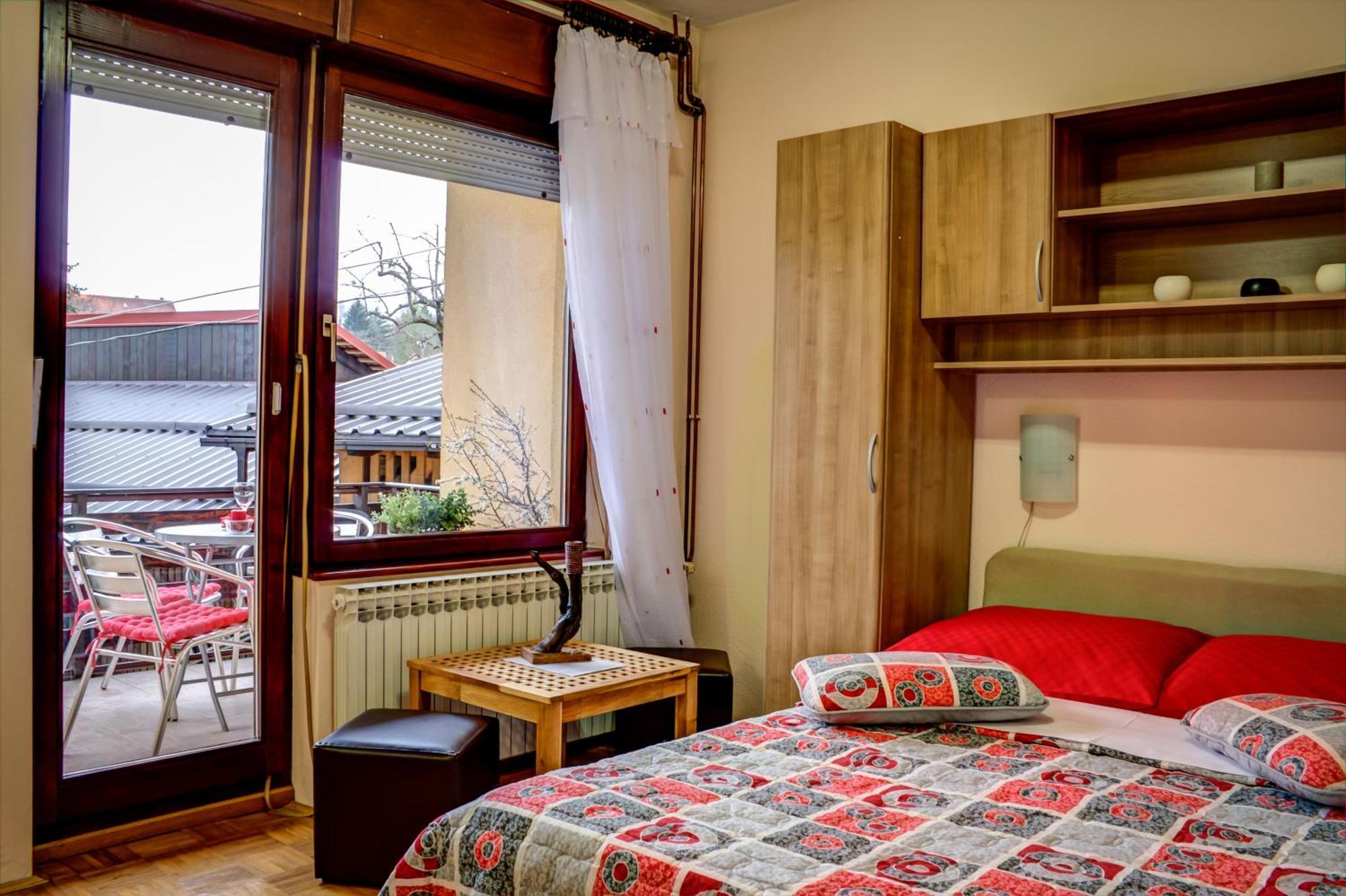 Rooms Marijana Obrovac Slunj Habitación foto