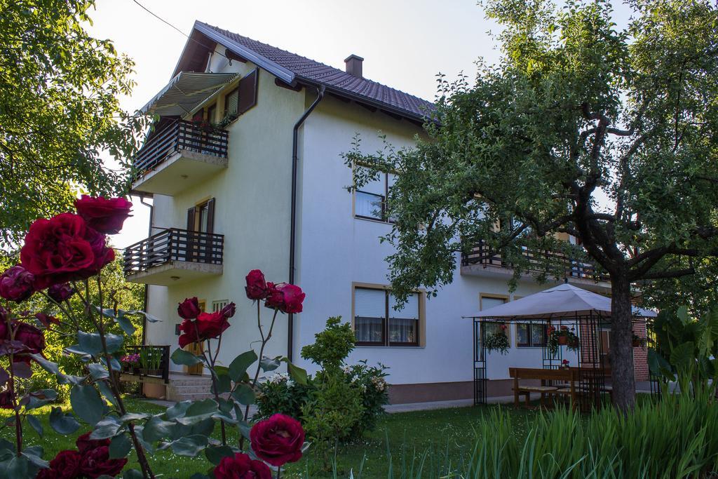 Rooms Marijana Obrovac Slunj Exterior foto